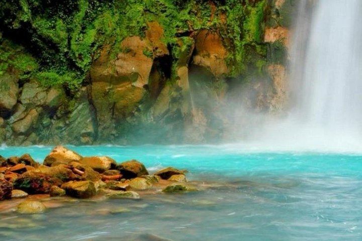 Rio Celeste Waterfall, Sloth Spotting and Scarlet Macaws from Guanacaste (3/12)