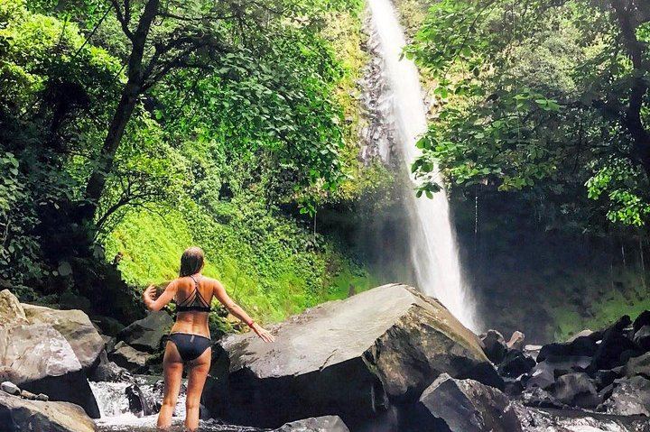 Full-Day La Fortuna Waterfall, Arenal Lava Fields and Relax Termalitas Hot Springs (2/8)