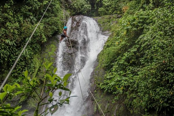 Amigos del Rio ADR Waterfall Park: Canyoning and 7 Zip Lines near Quepos