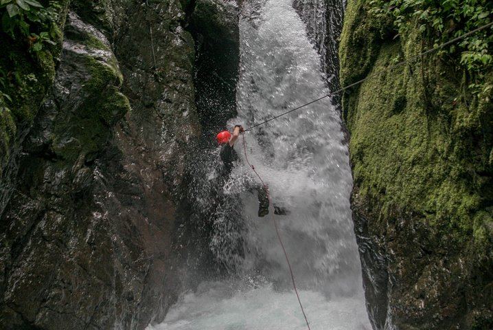 Amigos del Rio ADR Waterfall Park: Canyoning and 7 Zip Lines near Quepos (7/10)