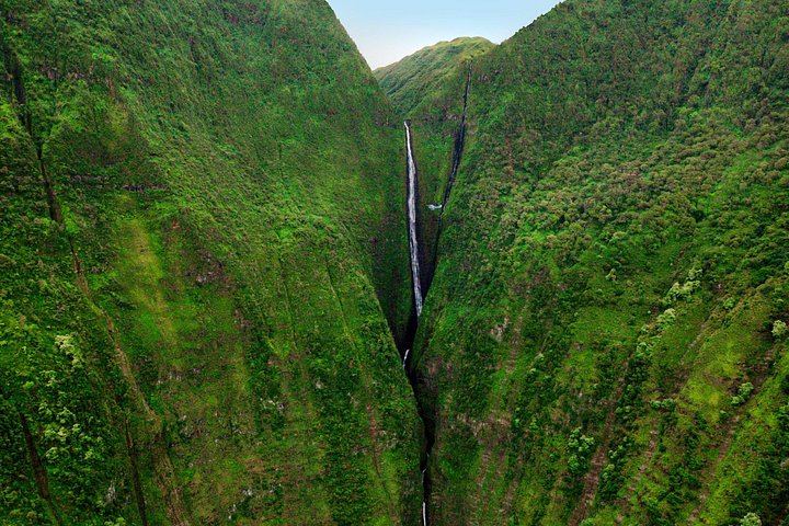 Blue Hawaiian Helicopter Flight: West Maui Waterfalls, 'Iao Valley and Molokai Sea Cliffs (7/10)
