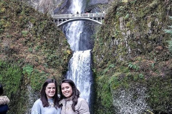 Eight-Hour Waterfalls and Wine Tour: Multnomah Falls, Hood River, Vineyards