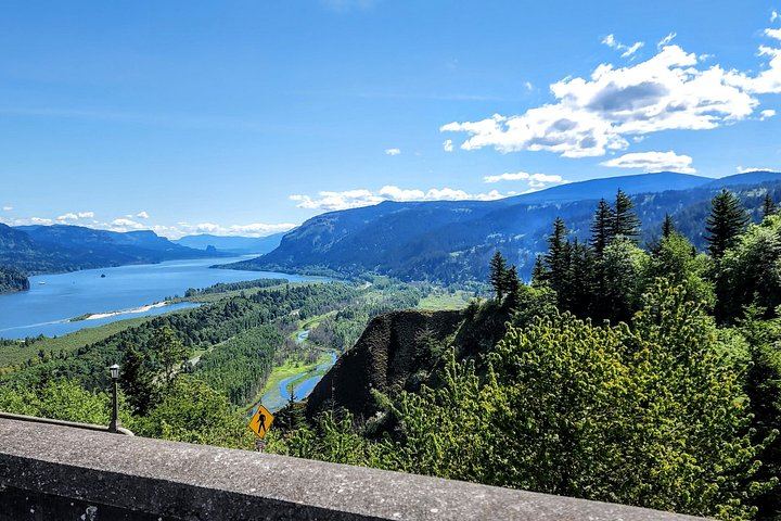 Eight-Hour Waterfalls and Wine Tour: Multnomah Falls, Hood River, Vineyards (12/12)
