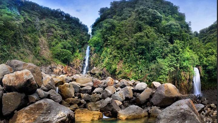 Small-Group Dominica Waterfall Day for 2-5 Couples: Ti Tou Gorge, Champagne Reef (2/12)