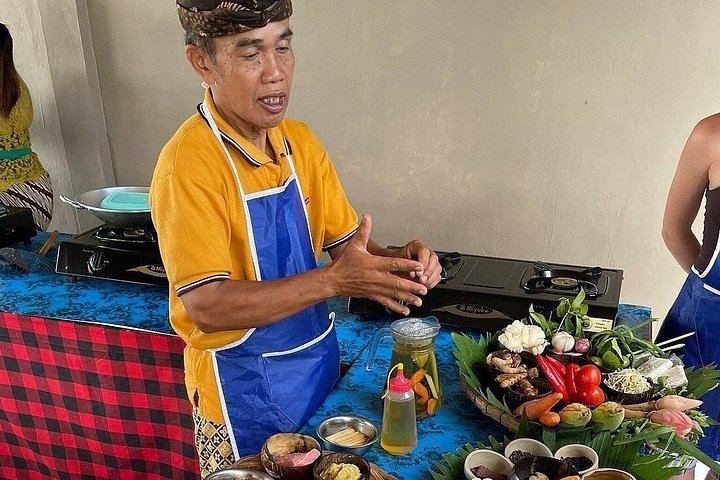 Ubud Cooking Class and Secret Waterfall Day Trip with Local Market Visit (9/12)