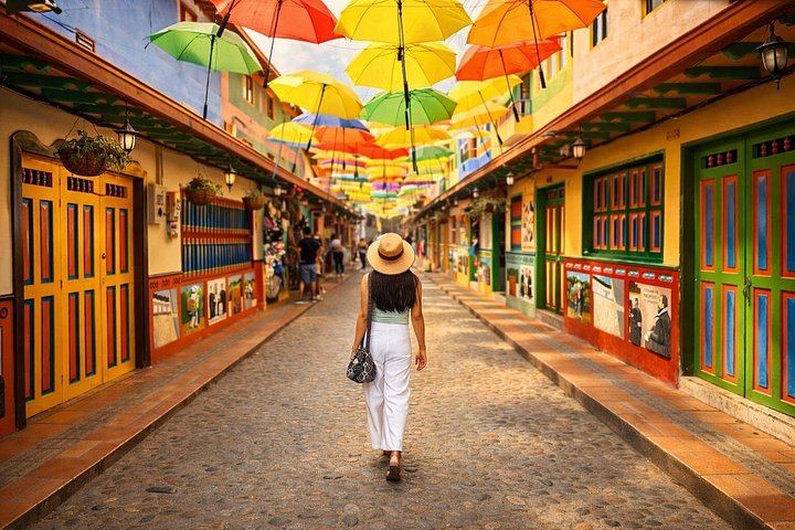 Guatapé, El Peñol Rock, El Retiro and Tequendamita Falls Private Tour (4/12)
