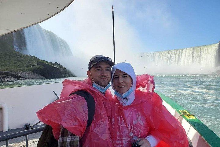 Niagara USA Guided Walk Ending at Cave of the Winds, with Maid of the Mist and Film (8/12)