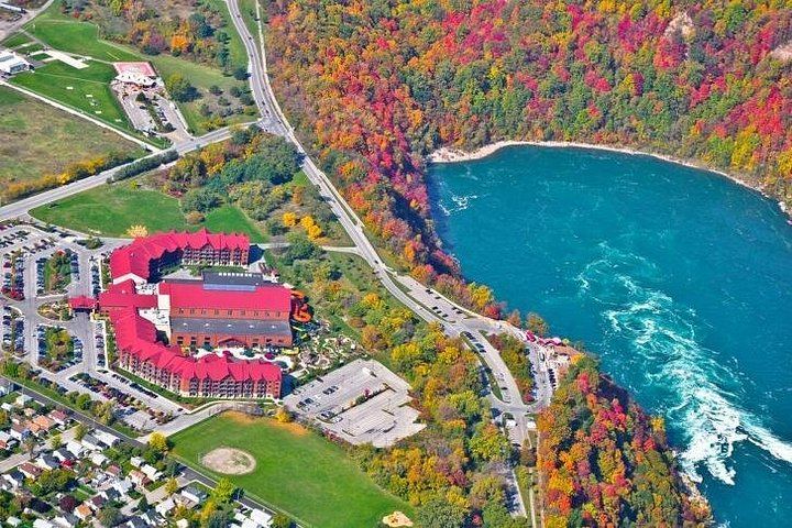 Niagara Falls Day and Evening Tour from Toronto with Boat Cruise and Optional Dinner (10/12)