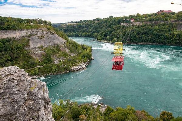 Niagara Falls Day Tour from Toronto Airport Marriott with Priority Boarding and Cruise