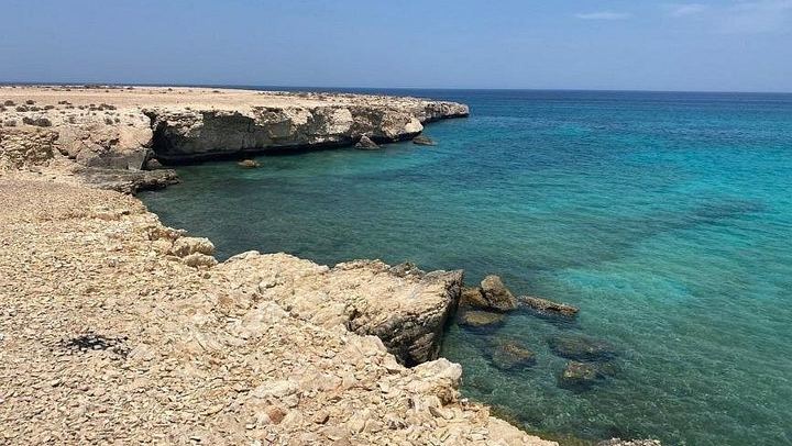 Private 7-Hour Wadi Shab Adventure from Muscat via Bimmah Sinkhole and Fins Beach (4/12)