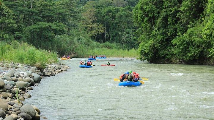 Savegre River Whitewater Rafting, Class II-III, with Waterfall Stop near Manuel Antonio (2/5)