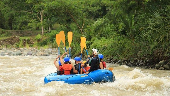 Savegre River Whitewater Rafting, Class II-III, with Waterfall Stop near Manuel Antonio (3/5)