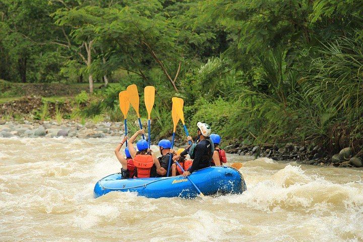 Savegre River Whitewater Rafting, Class II-III, with Waterfall Stop near Manuel Antonio (3/5)