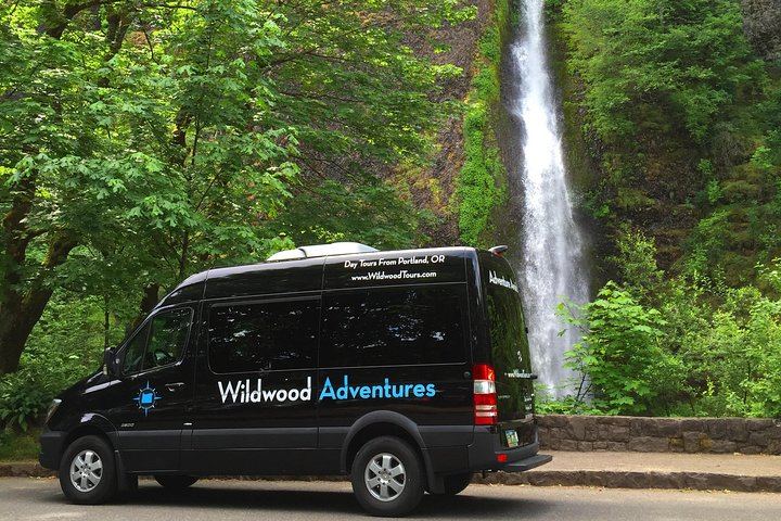 Columbia Gorge Waterfalls and Vista House Tour from Director Park, Portland (4/6)