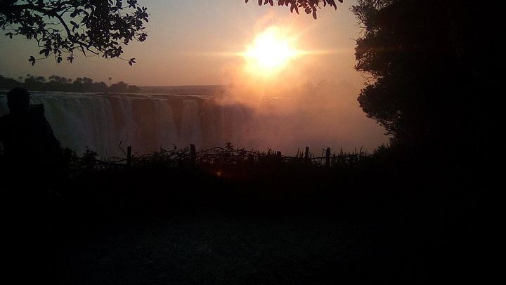 Victoria Falls Sunrise Private Tour with Early Hotel Pickup and Guide (3/12)