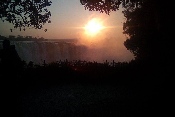 Victoria Falls Sunrise Private Tour with Early Hotel Pickup and Guide (3/12)