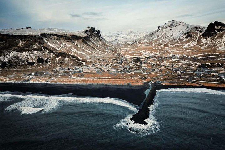 Winter South Coast Day Tour with Gljufrabui, Reynisfjara and Glacier Touch (3/8)