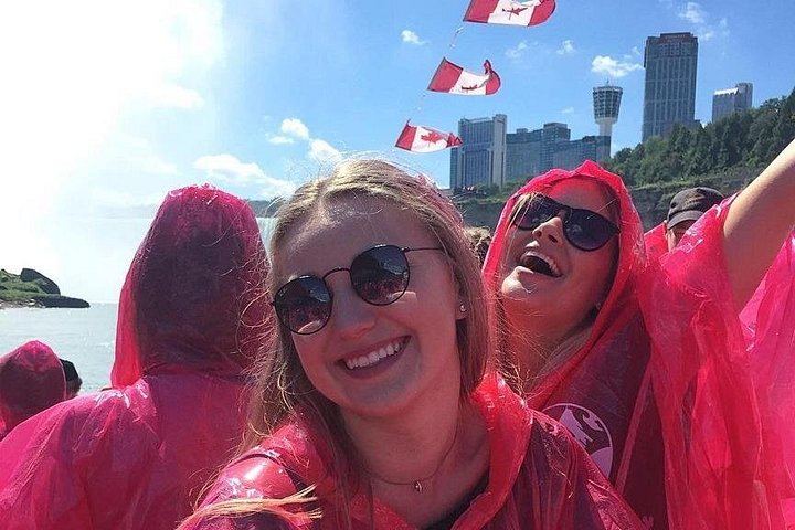Gray Line Niagara Falls Day Tour: Priority Boat Cruise, Whirlpool and Queenston Heights (2/9)
