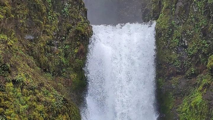 Historic Columbia River Highway Waterfalls Tour with Guide Legends, Park Ave Pickup (1/12)
