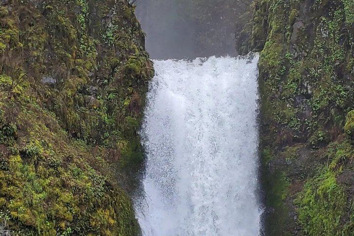 Historic Columbia River Highway Waterfalls Tour with Guide Legends, Park Ave Pickup (1/12)