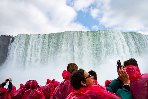 Niagara Falls and Niagara-on-the-Lake Guided Day Tour from Toronto with Boat Ride