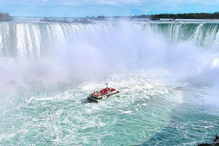 Walk Niagara Tours Guided Walk: Hornblower Boat Cruise and Journey Behind the Falls (12/12)