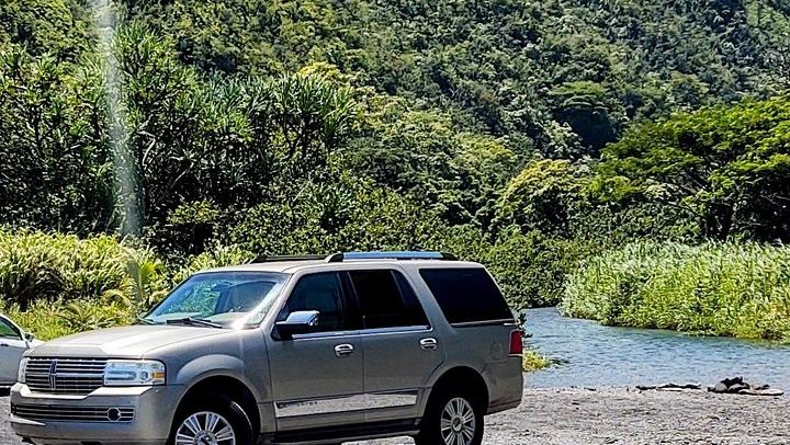 Halfway to Hana by Lincoln Navigator SUV: Waterfalls and Keanae, 6.5 Hours (3/12)