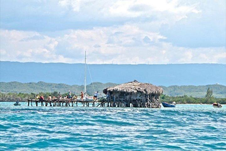 YS Falls Swim and Floyd's Pelican Bar Boat Ride from Negril by Private Vehicle (5/5)