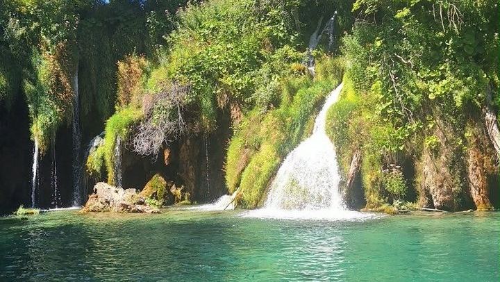 Plitvice Lakes from Zadar with Pre-Booked Gate 1 Tickets, Boat, Train and Free Time (2/12)