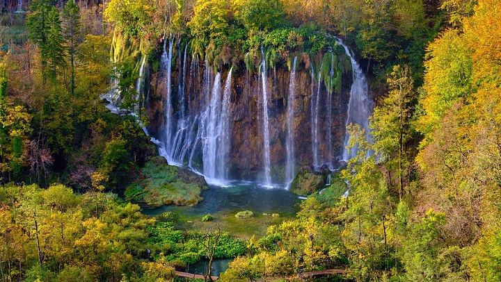 Private Transfer from Split to Zagreb via Plitvice Lakes with Park Stop (1/5)