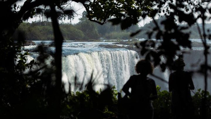 Six-Hour Victoria Falls Guided Tour Across Zimbabwe and Zambia with Hotel Transfers (4/10)