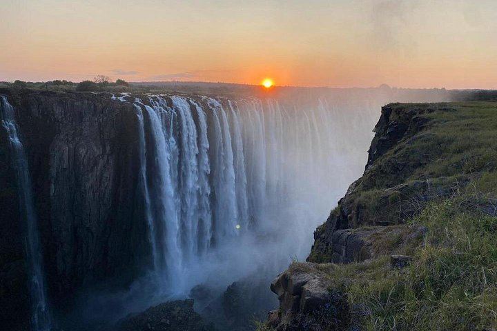 Six-Hour Victoria Falls Guided Tour Across Zimbabwe and Zambia with Hotel Transfers (2/10)