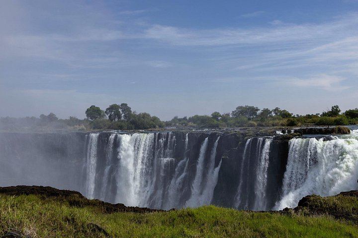 Six-Hour Victoria Falls Guided Tour Across Zimbabwe and Zambia with Hotel Transfers (3/10)
