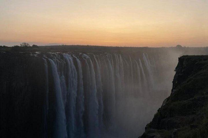 Six-Hour Victoria Falls Guided Tour Across Zimbabwe and Zambia with Hotel Transfers (10/10)