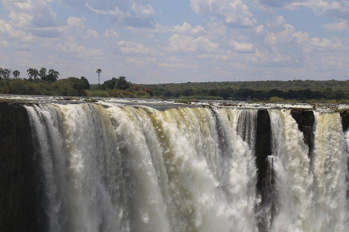 Victoria Falls Guided Day Tour of Zimbabwe and Zambia Sides with Market Stop (11/12)