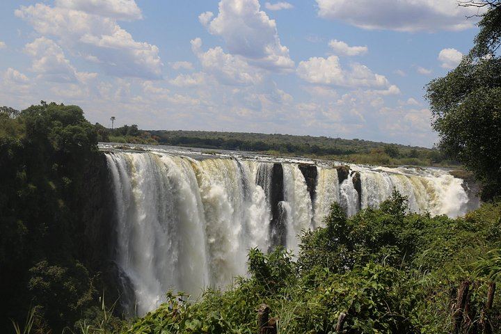 Victoria Falls Guided Day Tour of Zimbabwe and Zambia Sides with Market Stop (10/12)
