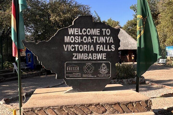 Victoria Falls Guided Day Tour of Zimbabwe and Zambia Sides with Market Stop (9/12)