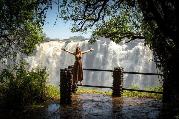 Victoria Falls Guided Day Tour of Zimbabwe and Zambia Sides with Market Stop