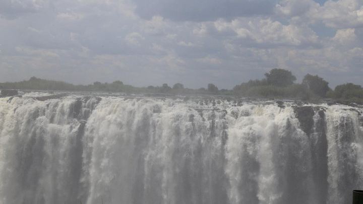 Half-Day Private Victoria Falls Tour Through Zimbabwe and Zambia with Guide (4/8)