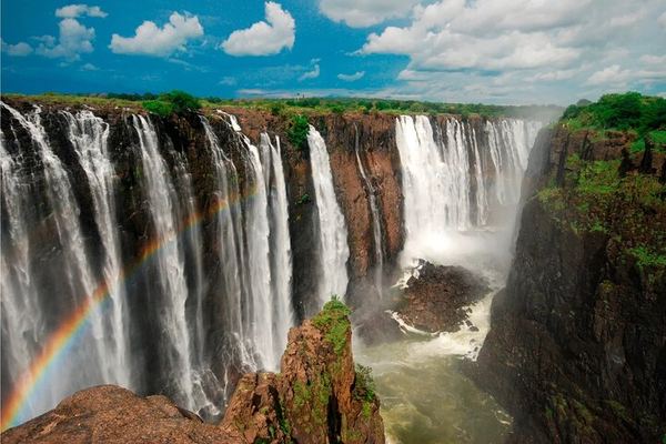 Half-Day Private Victoria Falls Tour Through Zimbabwe and Zambia with Guide