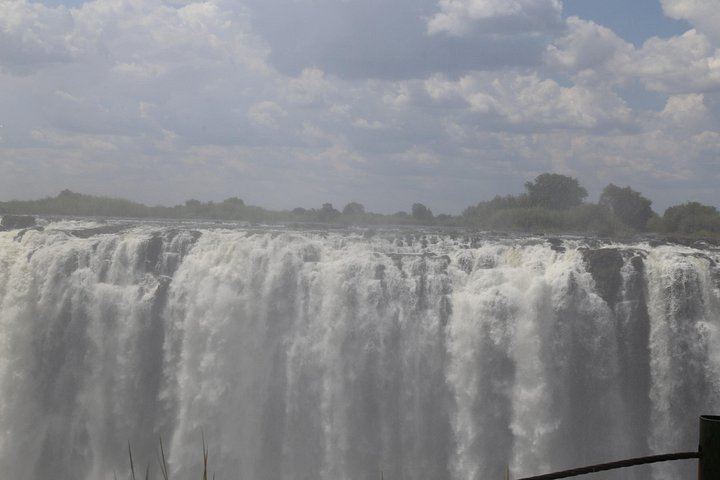 Half-Day Private Victoria Falls Tour Through Zimbabwe and Zambia with Guide (4/8)